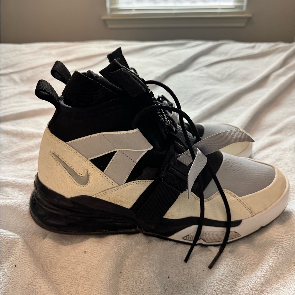 Nike Air Force 270 Utility